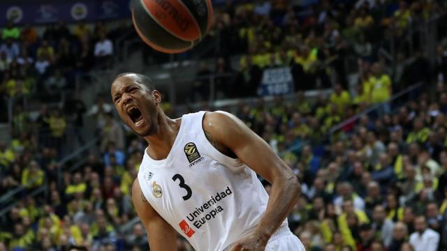 Randolph celebra una canasta