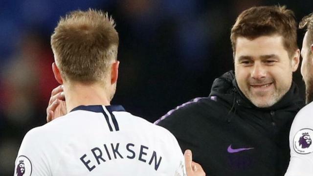 Pochettino junto a Eriksen y Kane