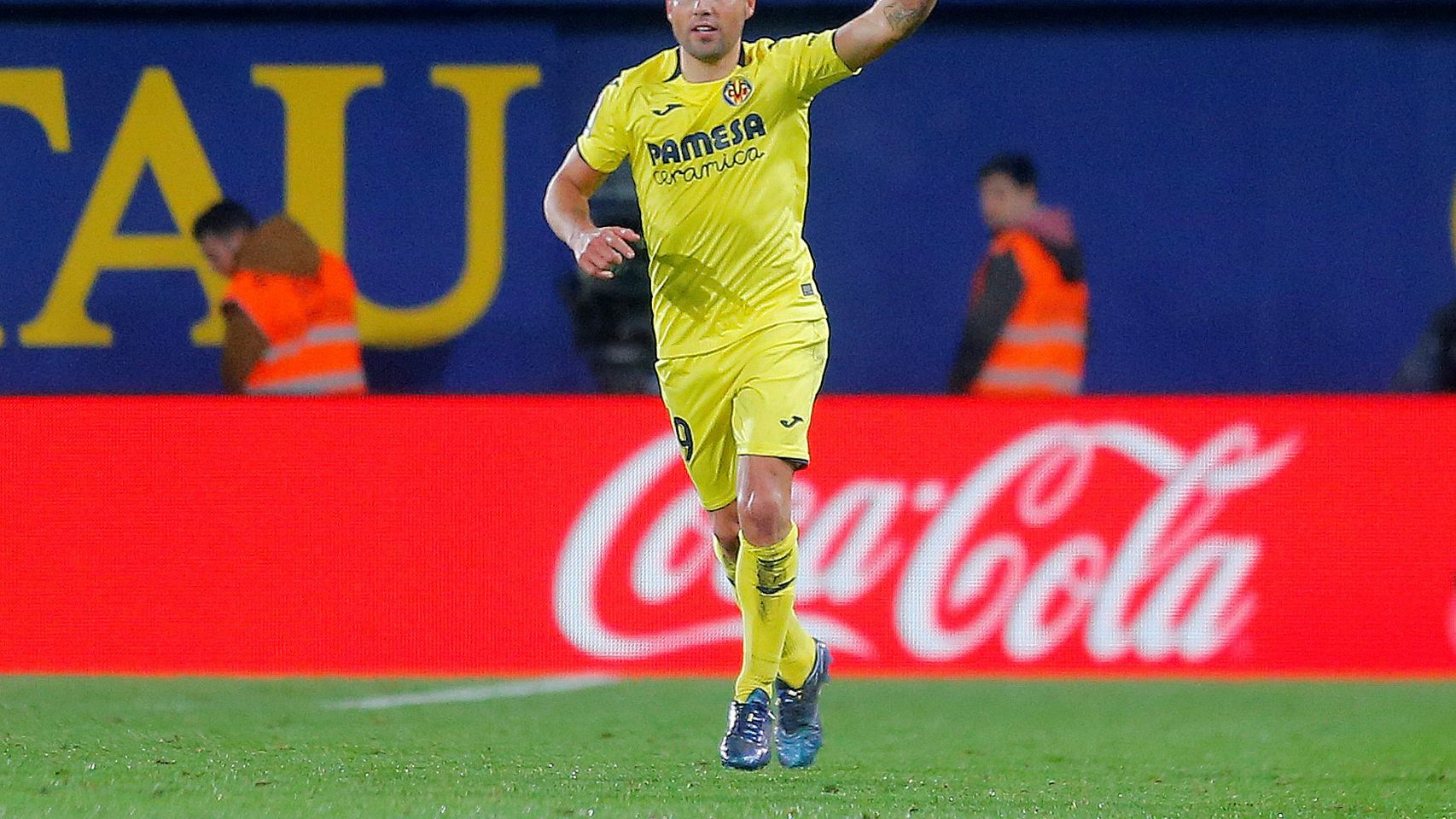 Santi Cazorla celebra el gol del empate del Villarreal