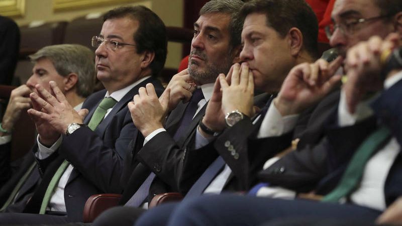 Presidentes autonómicos en el Congreso de los Diputados durante el acto de 40 aniversario de la Constitución.