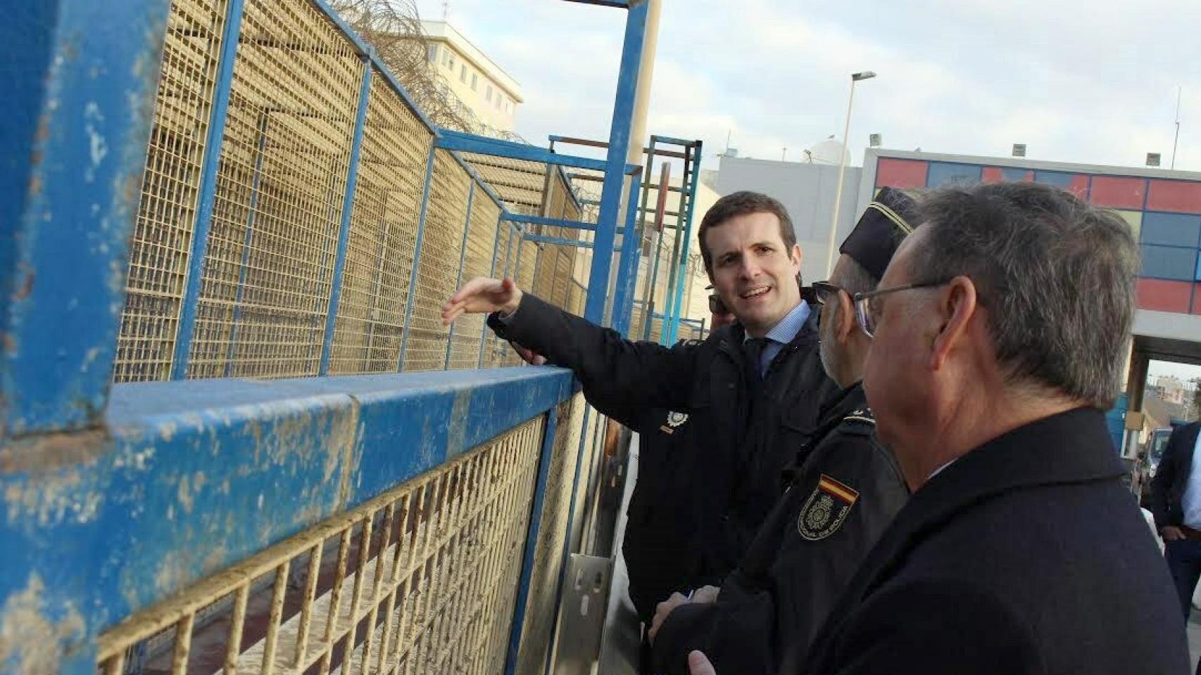 Casado apoya a los Cuerpos y Fuerzas de Seguridad en una visita realizada a la frontera del Tarajal.