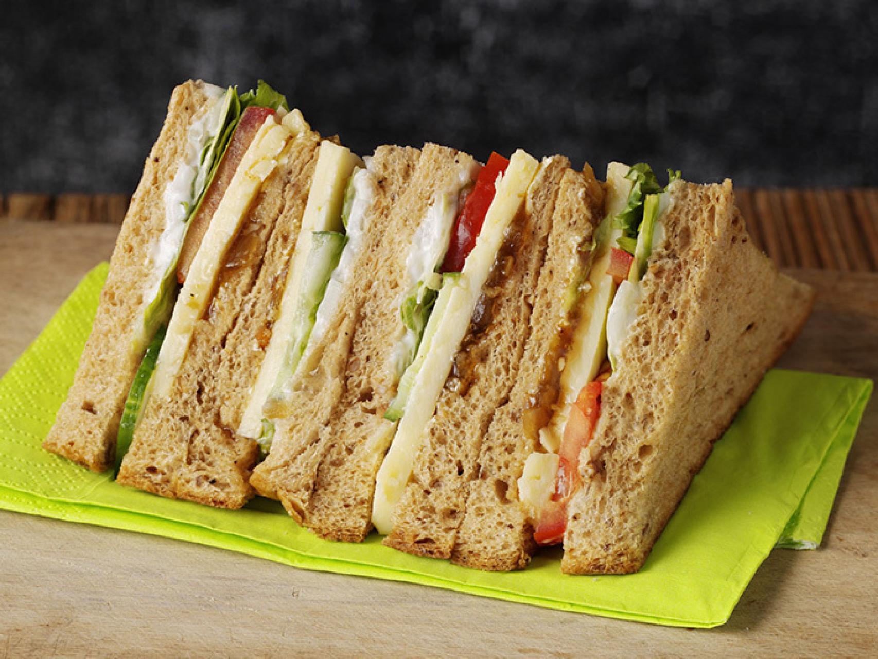 Un montón de sándwiches tras ser sacados de su envase.