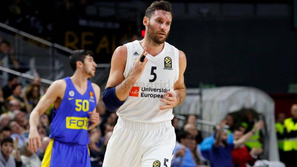 Rudy Fernández celebra un triple