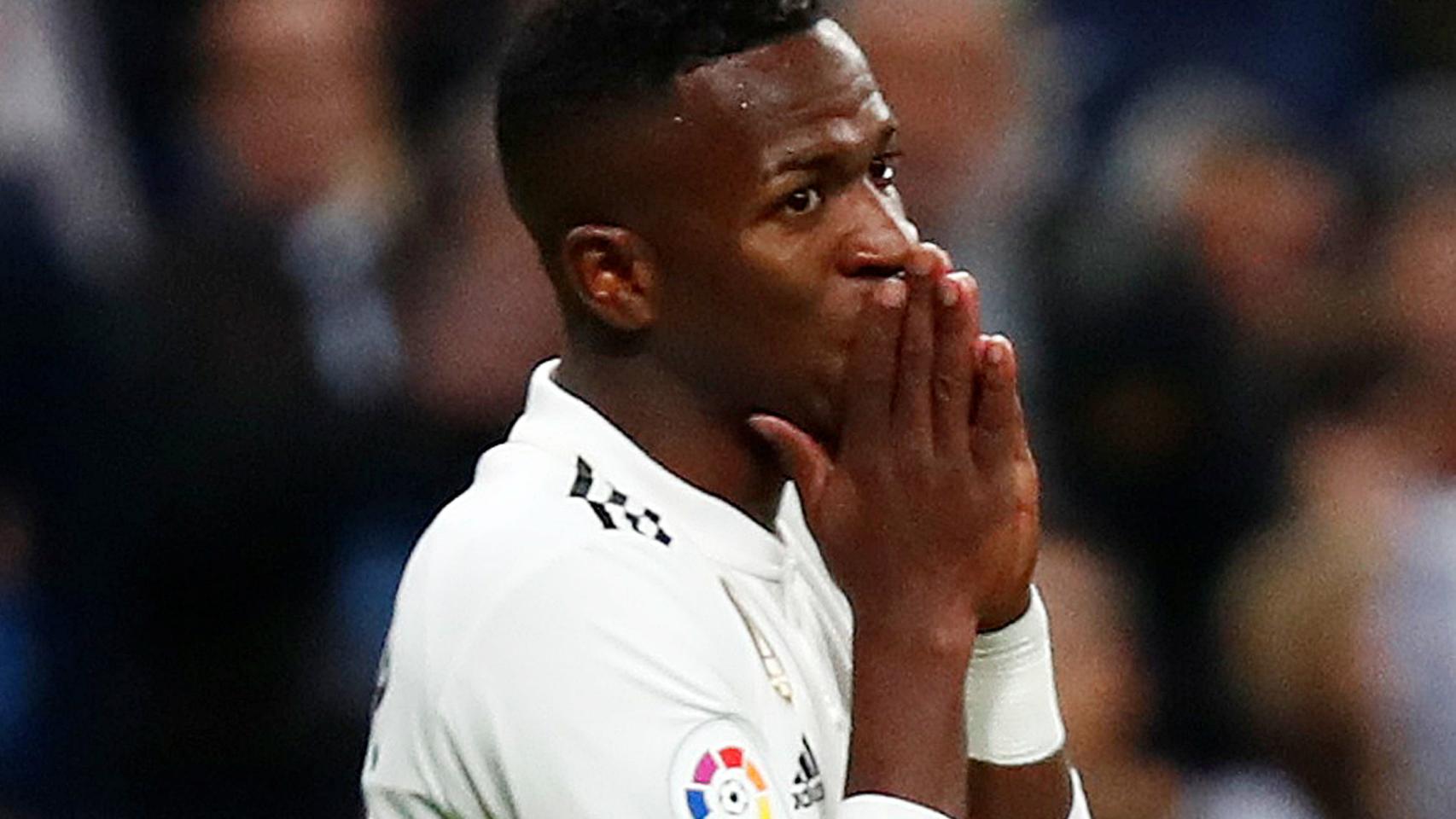 Vinicius se lamenta de una ocasión fallada ante la Real Sociedad