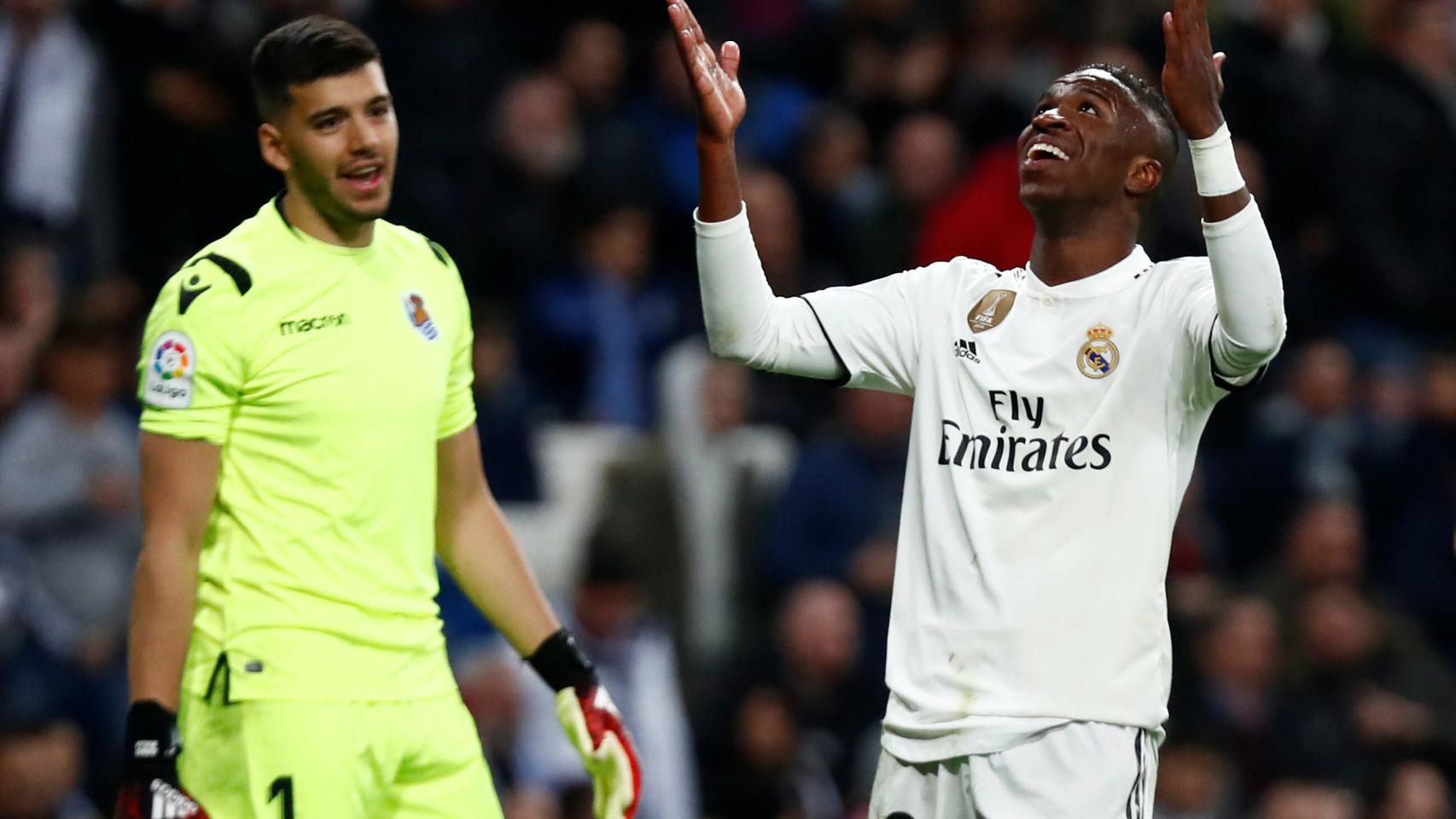 Vinicius se lamenta tras un claro penalti no señalado