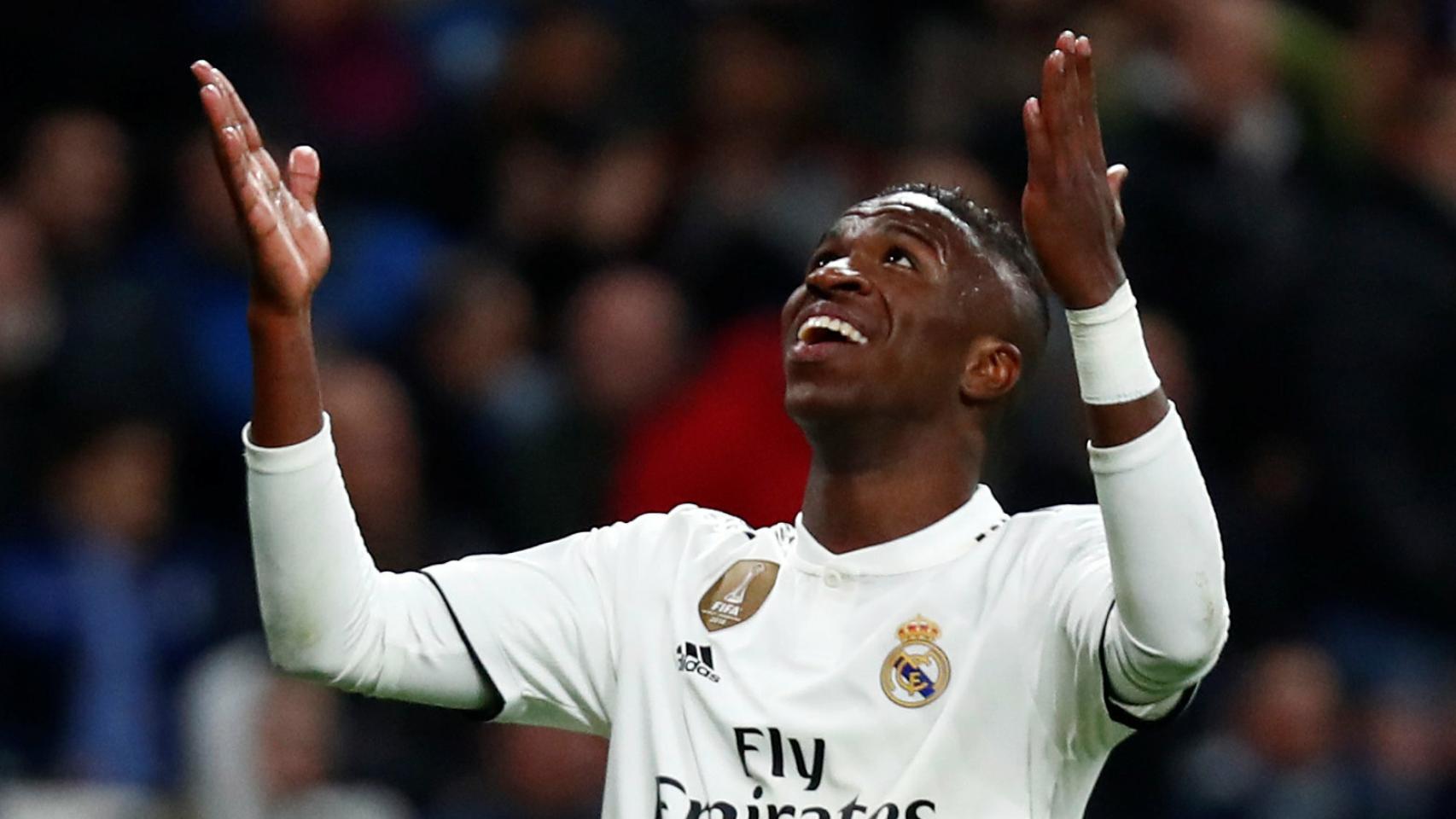 Vinicius se lamenta tras el penalti no pitado ante la Real
