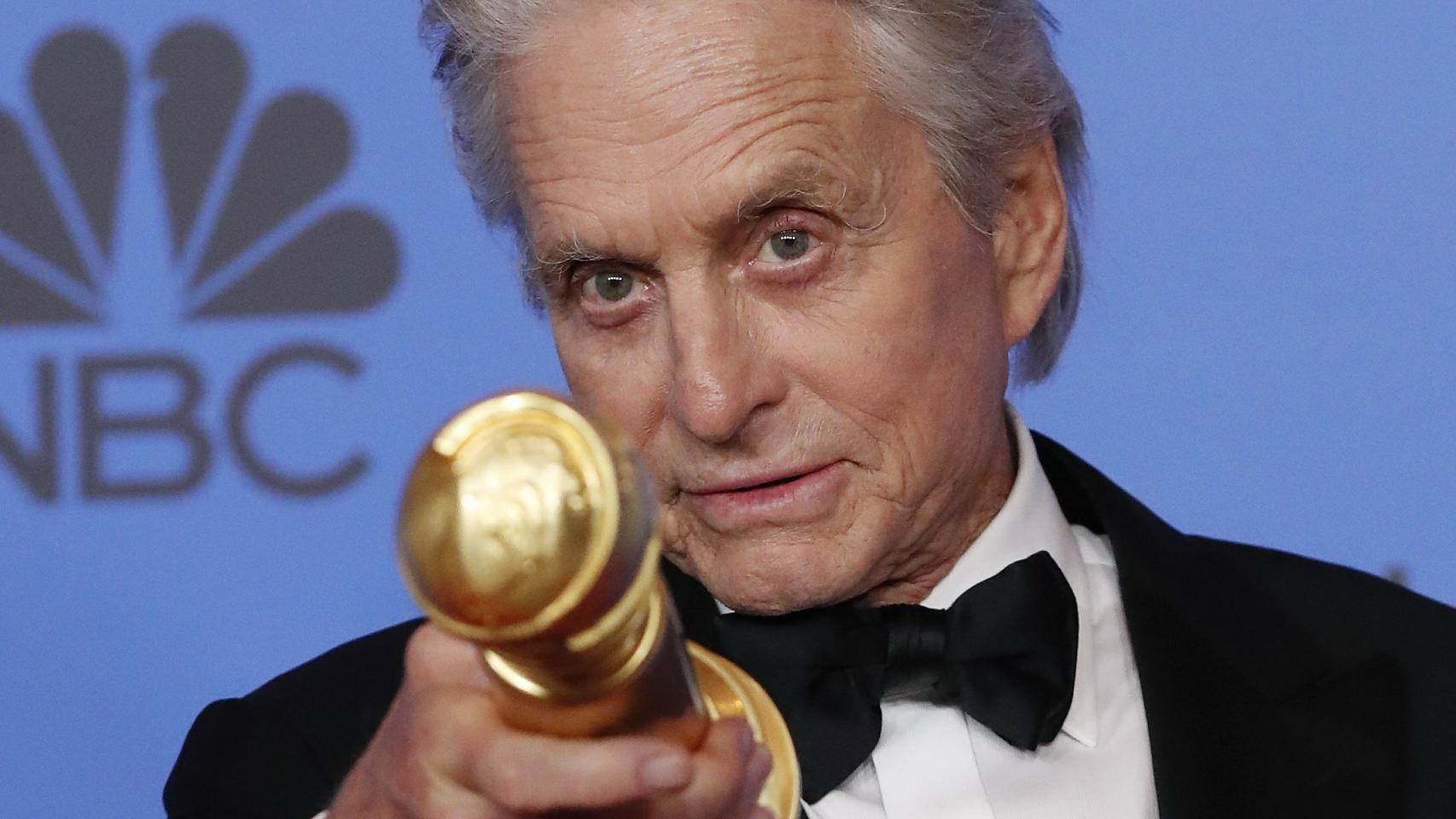 Netflix triunfa con ‘El método Kominski’ en los Globos de Oro.