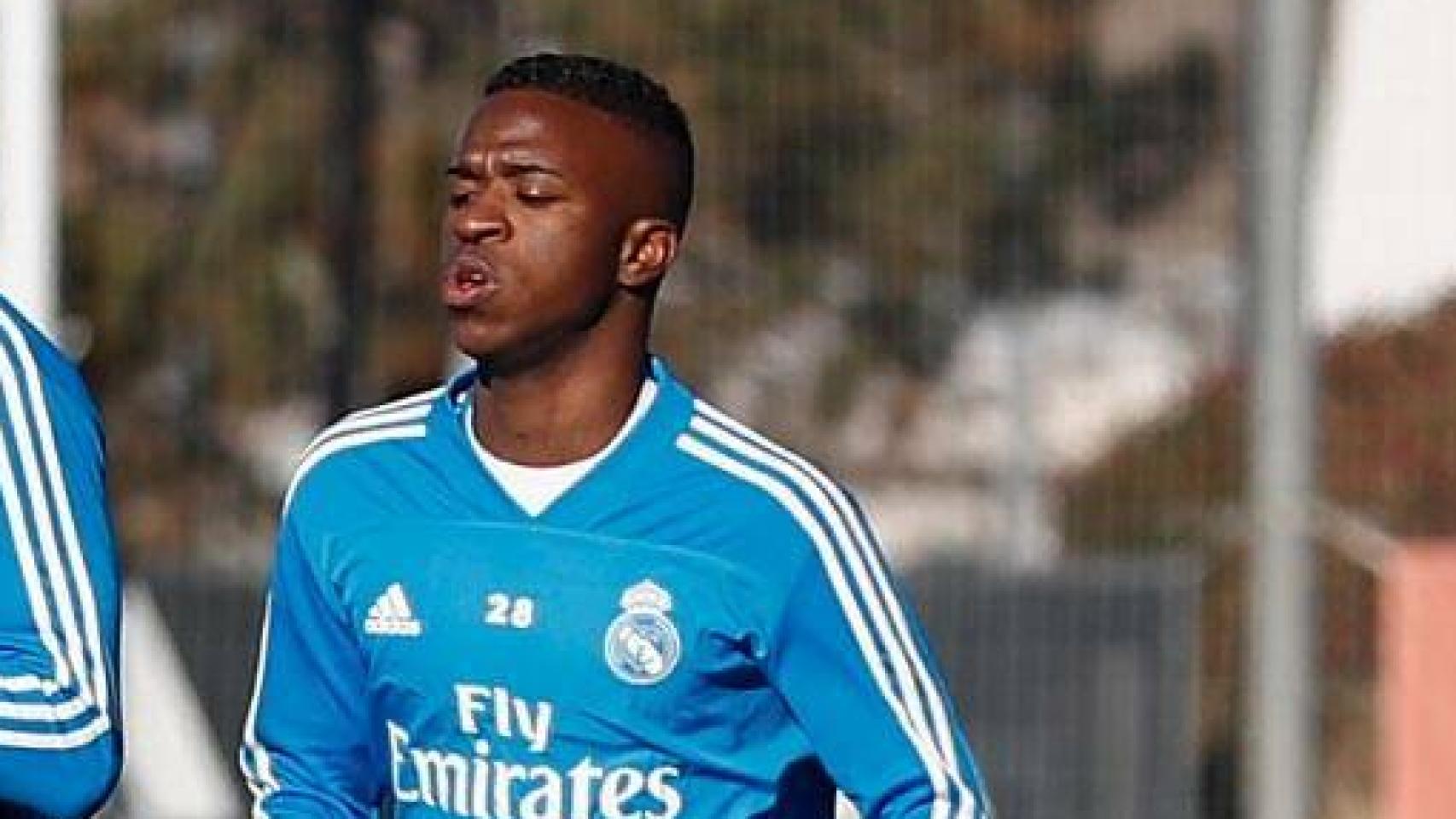 Marcelo, Casemiro y Vinicius corriendo
