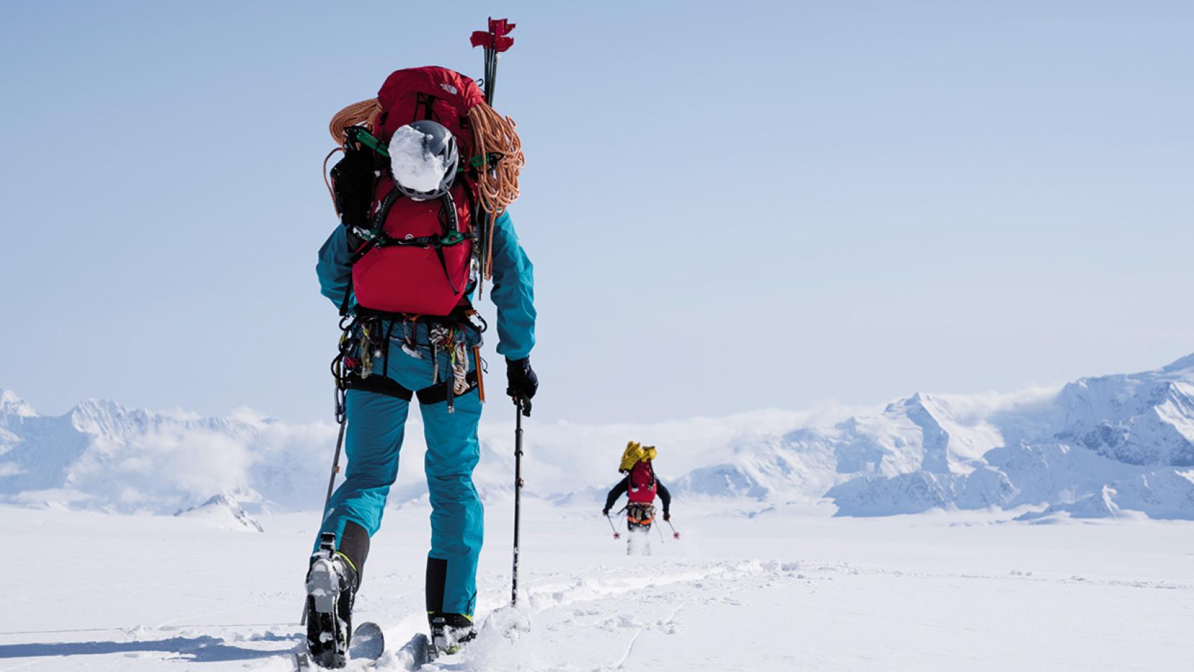 Jim Morrison, uno de las alpinistas de este equipo, escaló y esquió tres picos de 8.000 metros con ropa de este tejido.