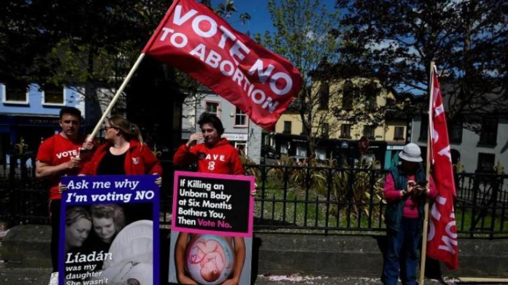 Manifestantes provida en Irlanda.