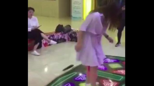 pierde consolador bailando