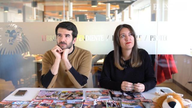 Raúl Rodríguez y Cristina Rodrigo en el kiosco rosa de Jaleos de EL ESPAÑOL.