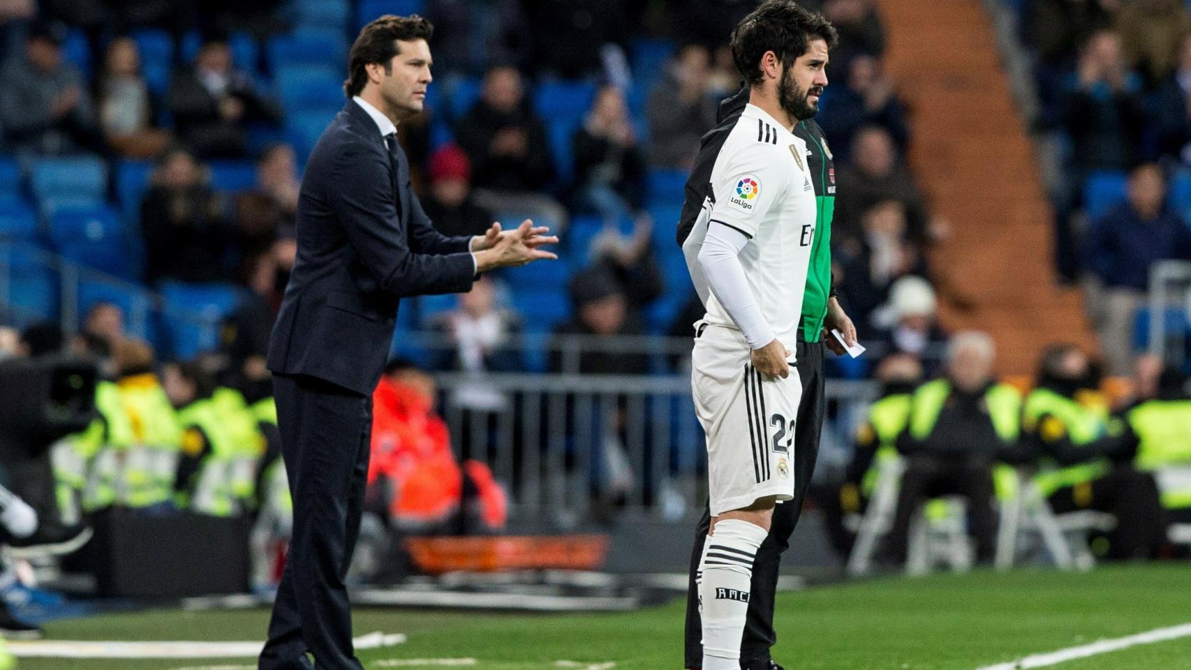Isco sale al campo en sustitución de Lucas Vázquez