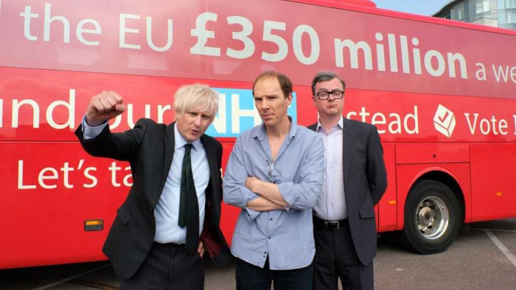 Cumberbatch en el centro como Dominic Cummings.