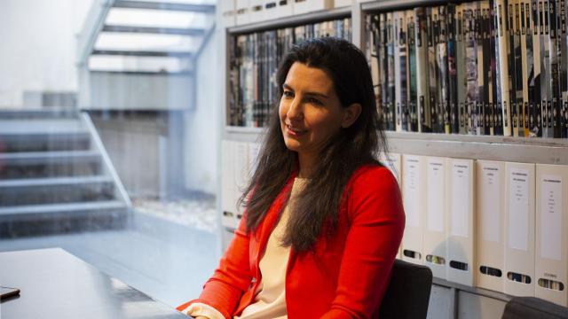 Rocío Monasterio, en su estudio, en el sótano de su casa.