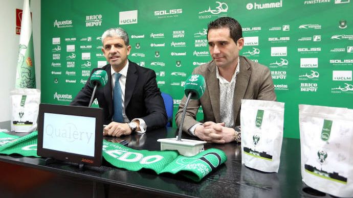 Juan Juárez y Saúl Álvarez durante la rueda de prensa