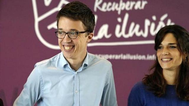 Íñigo Errejón y Clara Serra durante la campaña para Vistalegre II.