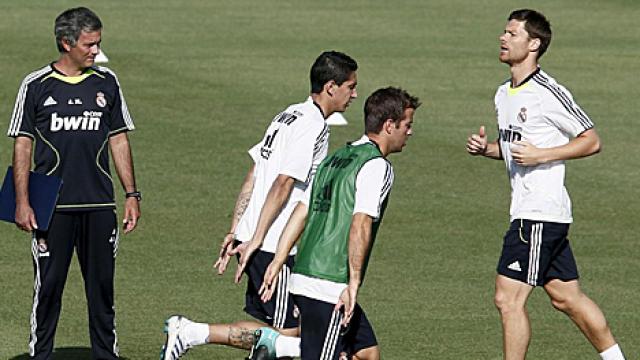 Mourinho, en el Real Madrid, con Van der Vaart