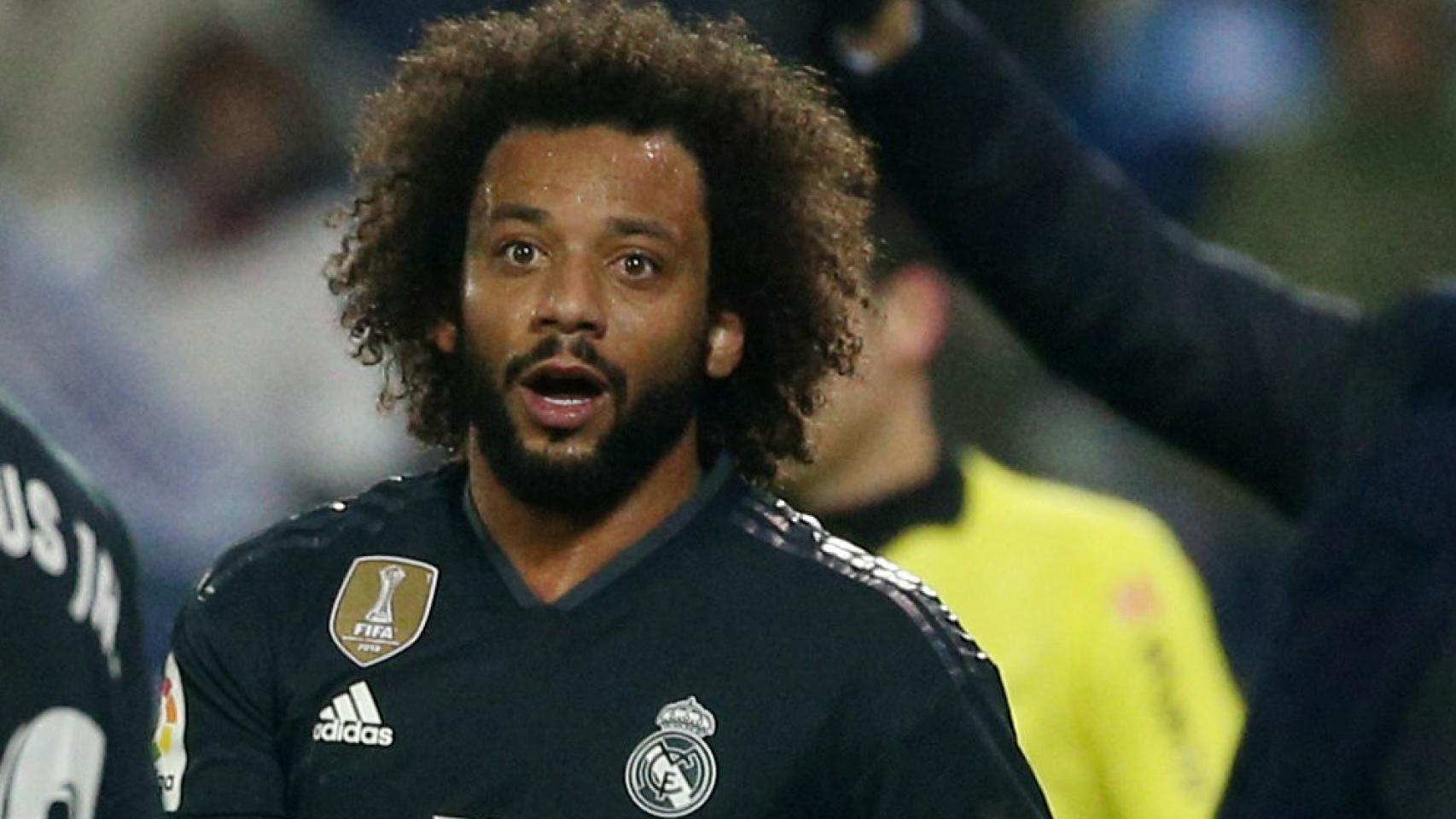 Marcelo y Vinicius hablando durante el partido en Butarque