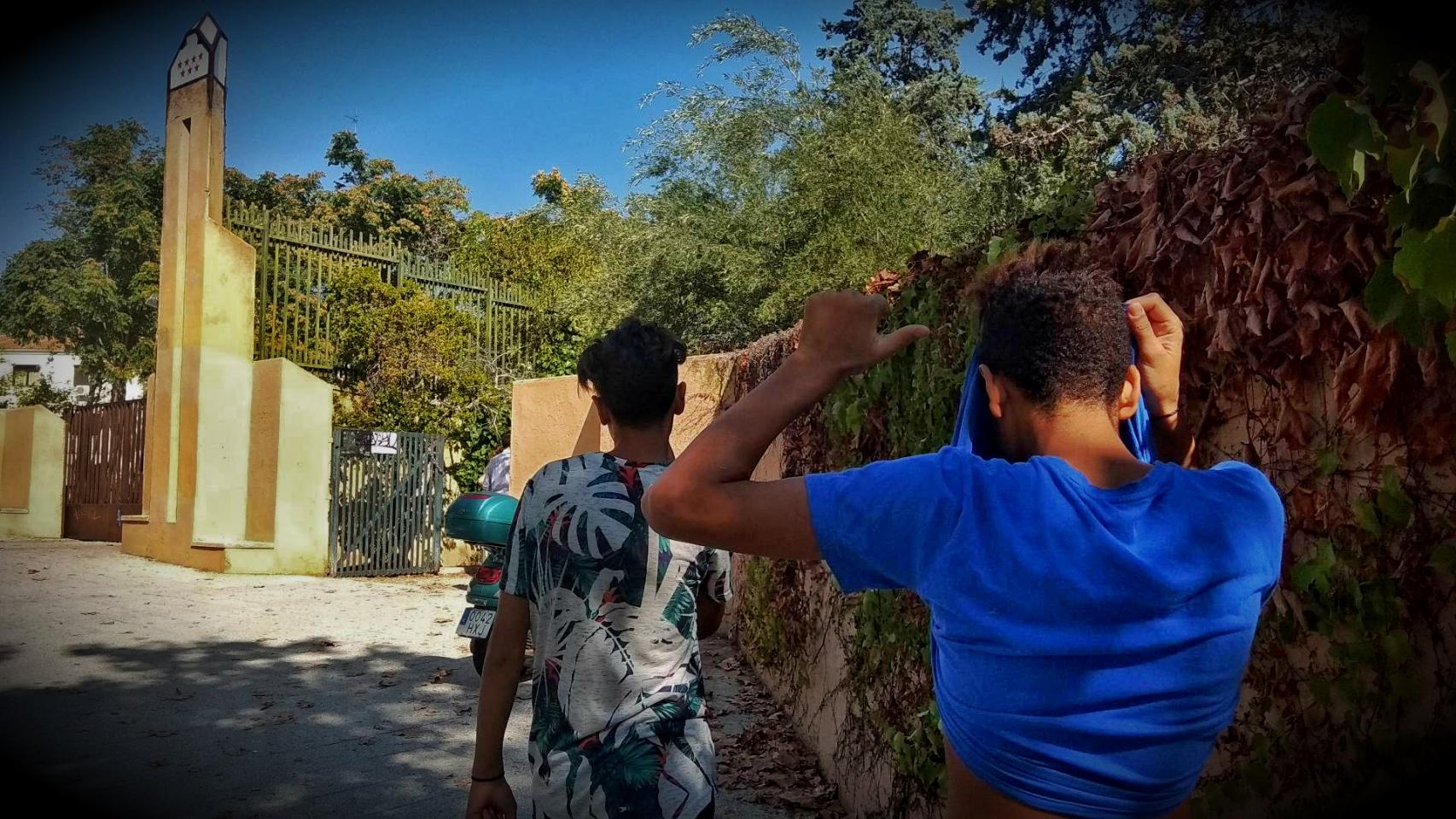 Yazid y Ahmed, marroquíes de 16 años acogidos en el centro de Hortaleza (Madrid), llegaron a España en los bajos de un camión.