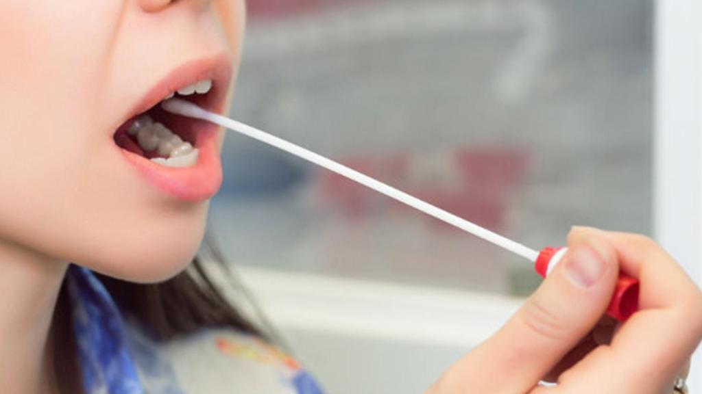 Una de las fases de la atención con test genético.