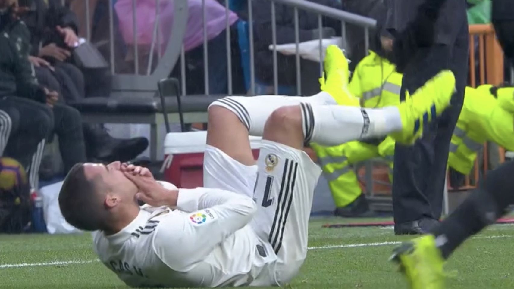 Lucas Vázquez, sangrando tras un golpe de Sergi Gómez