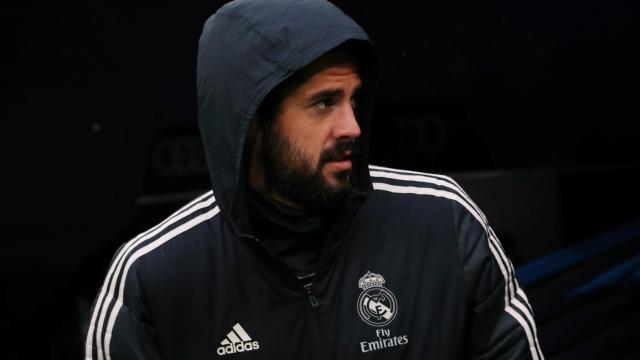 Isco Alarcón sale del túnel de vestuario del Santiago Bernabéu