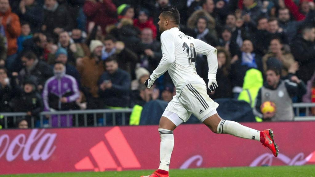 Casemiro celebra su golazo ante el Sevilla