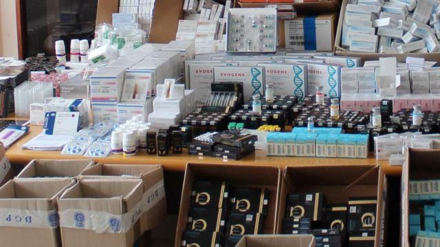 La Policía detiene a 14 personas de una red de tráfico de anabolizantes para gimnasios y cocaína