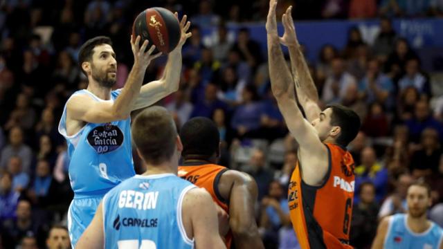 Sergi Vidal y Alberto Abalde en el Cafés Candelas Breogan - Valencia Basket