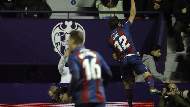 Coke celebra su gol en el Levante - Real Valladolid