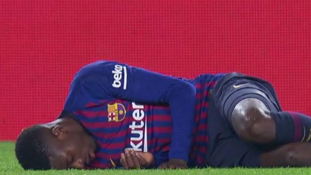 Dembele se lesiona el tobillo y se marcha a falta de 20 minutos. Foto: Twitter. (@elchiringuitotv)