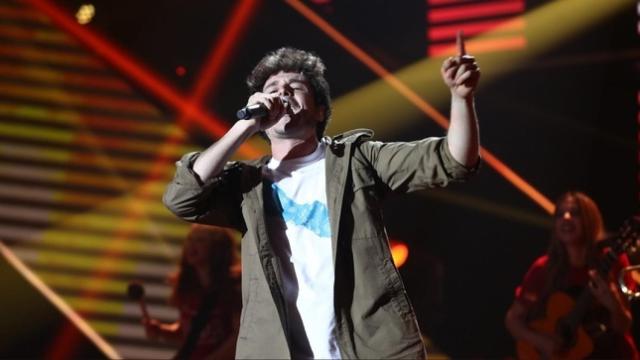 Miki, durante su actuación de 'La venda'.