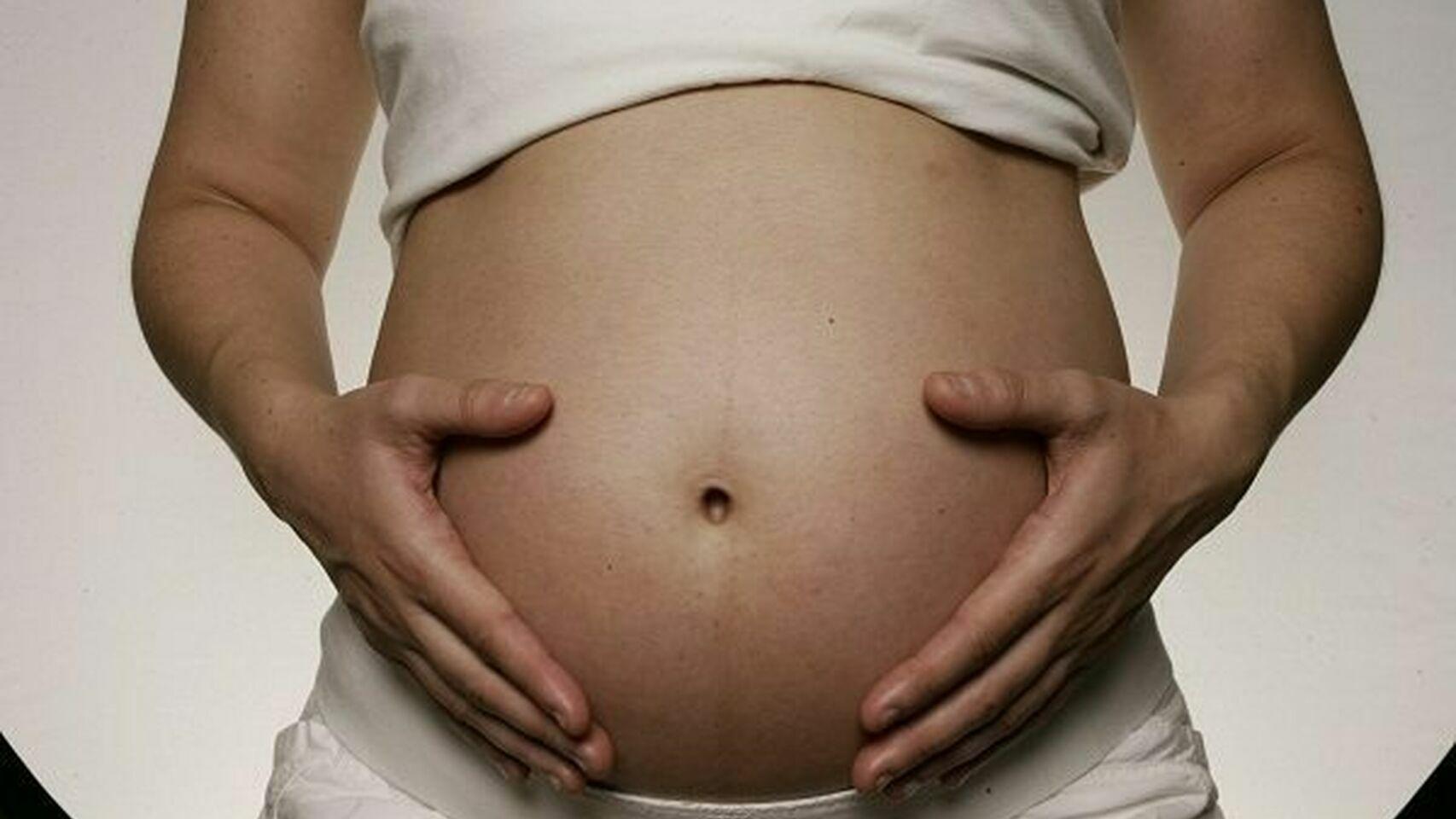 Imagen de archivo de una mujer embarazada.