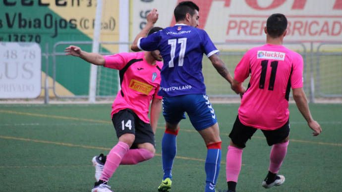 Doménech, con el 11 a la espalda, en el partido contra el Calvo Sotelo. Foto: CS Puertollano
