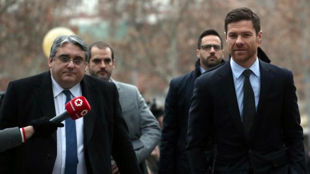 El exfutbolista Xabi Alonso a su llegada a la Audiencia Provincial.