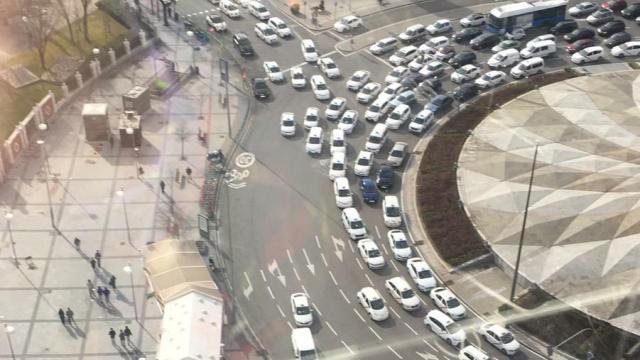 La caravana de taxis en Plaza Castilla.