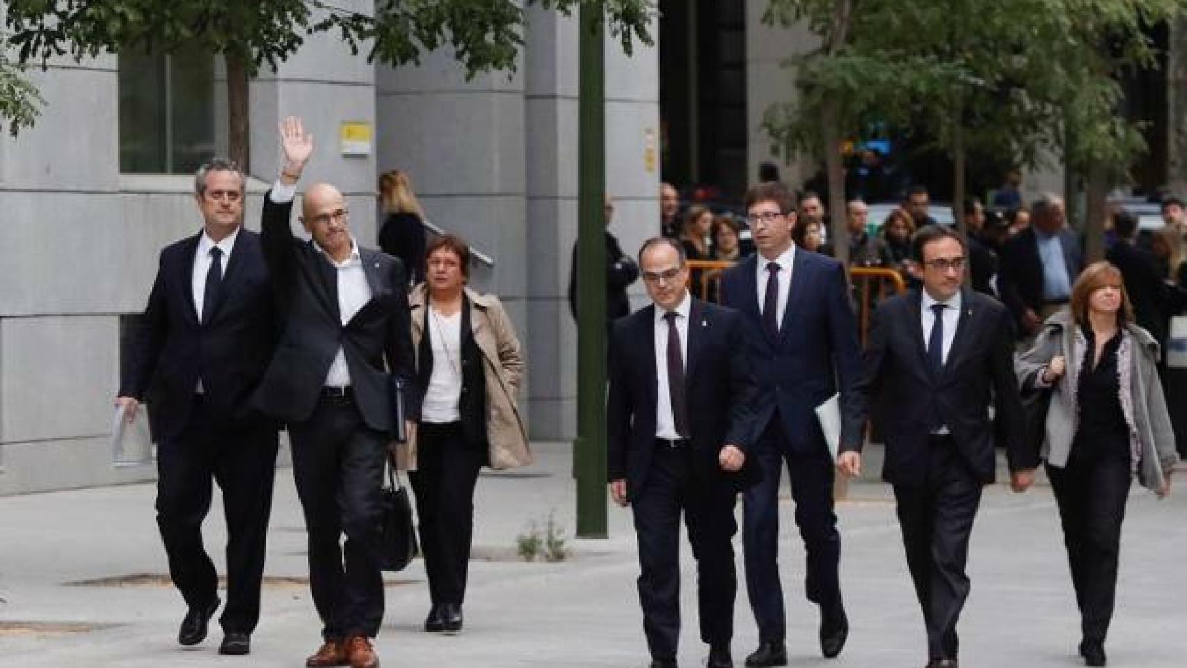 Exconsejeros catalanes en la entrada de la Audiencia Nacional en noviembre de 2017./
