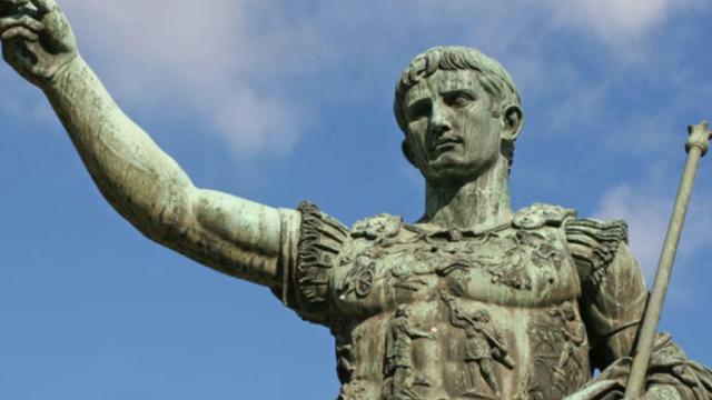 Estatua del emperador Calígula.