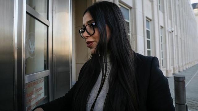 Emma Coronel Aispuro, la mujer del Chapo, a su llegada al juzgado en Brooklyn.