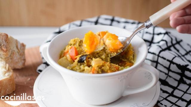 sopa de quinoa servida