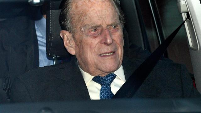 Felipe de Edimburgo en su coche.