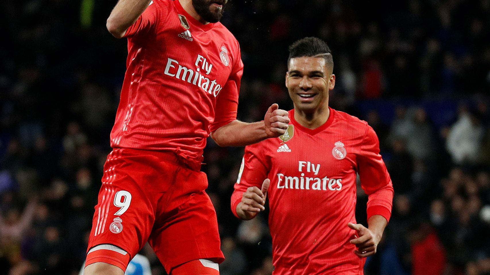 Benzema celebra un gol con el Madrid