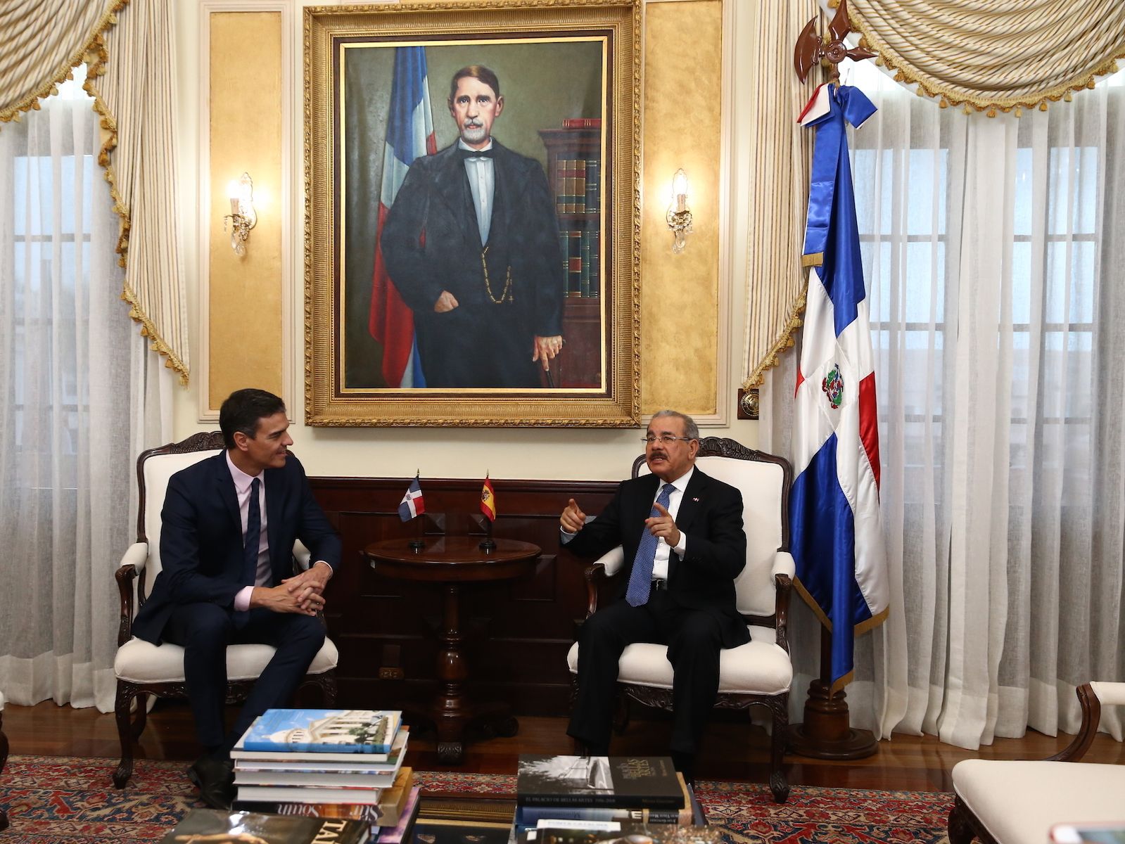 Sánchez, junto a Danilo Medina, presidente de la República Dominicana, este martes en Santo Domingo.