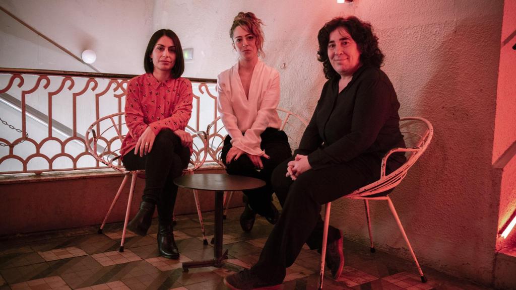 Celia, Andrea y Arantxa en la Sala Equis.