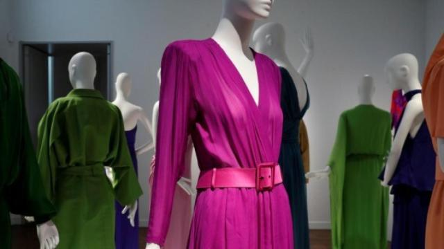 Uno de los vestidos subastados.