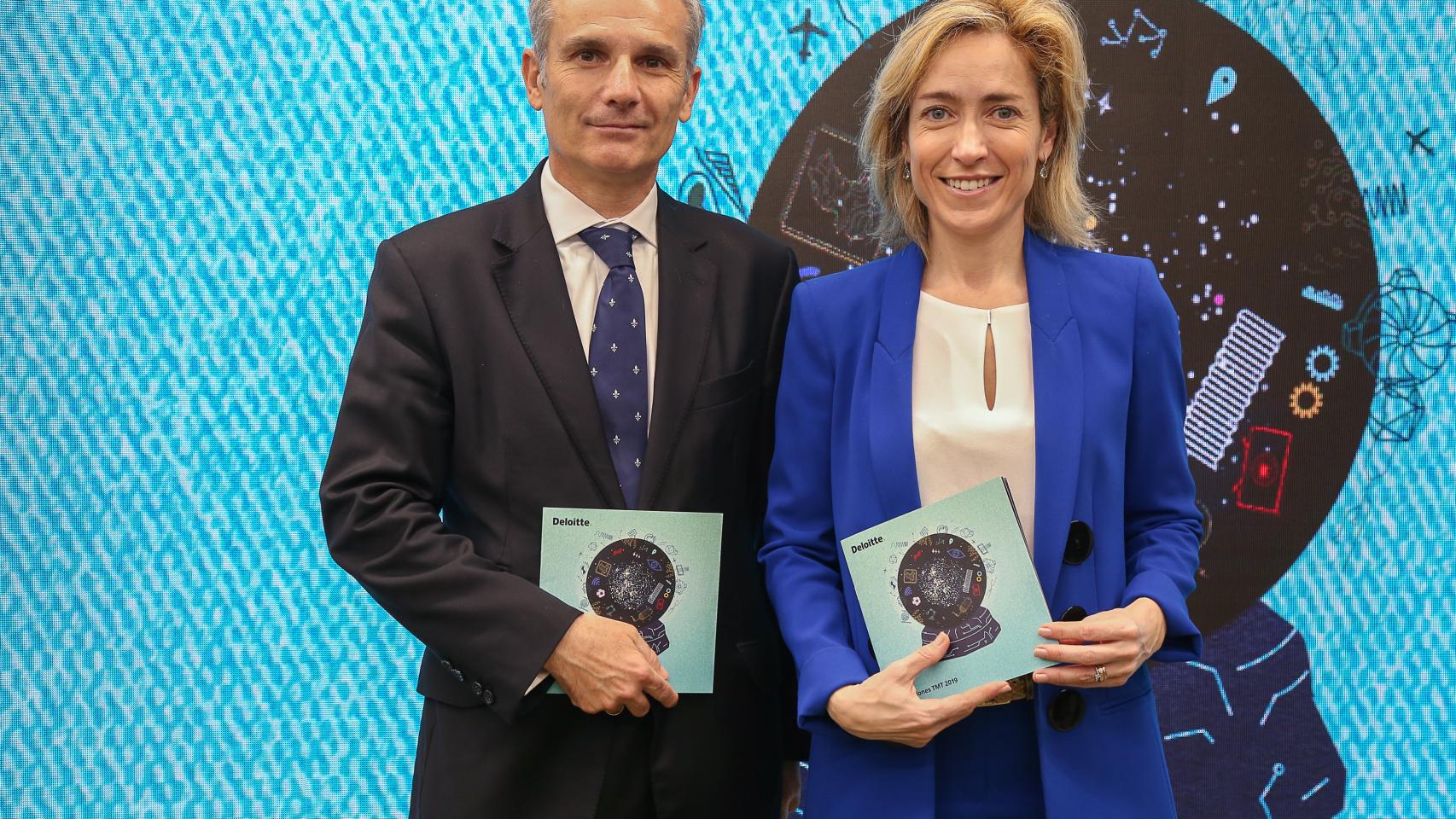 Fernando Huerta y Concha Iglesias, socios responsables de los sectores de Tecnología, Medios y Telecomunicaciones de Deloitte, durante la presentación del informe.