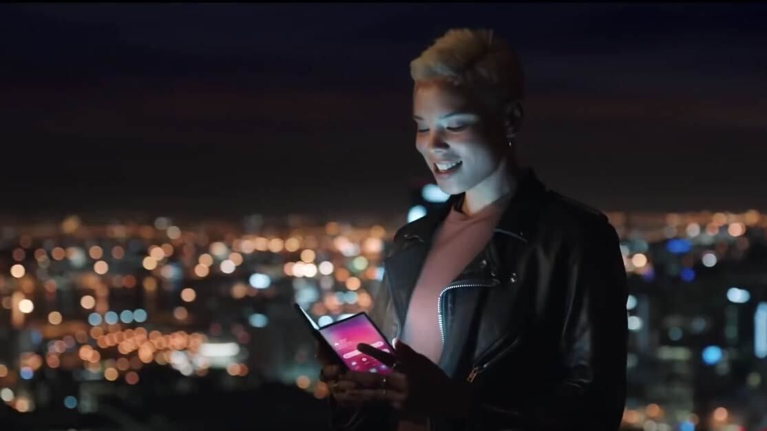 A Samsung se le escapa un móvil plegable en un misterioso vídeo