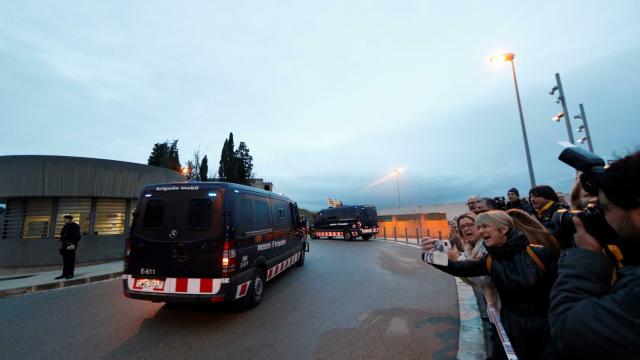 Furgón que traslada a los políticos presos separatistas.
