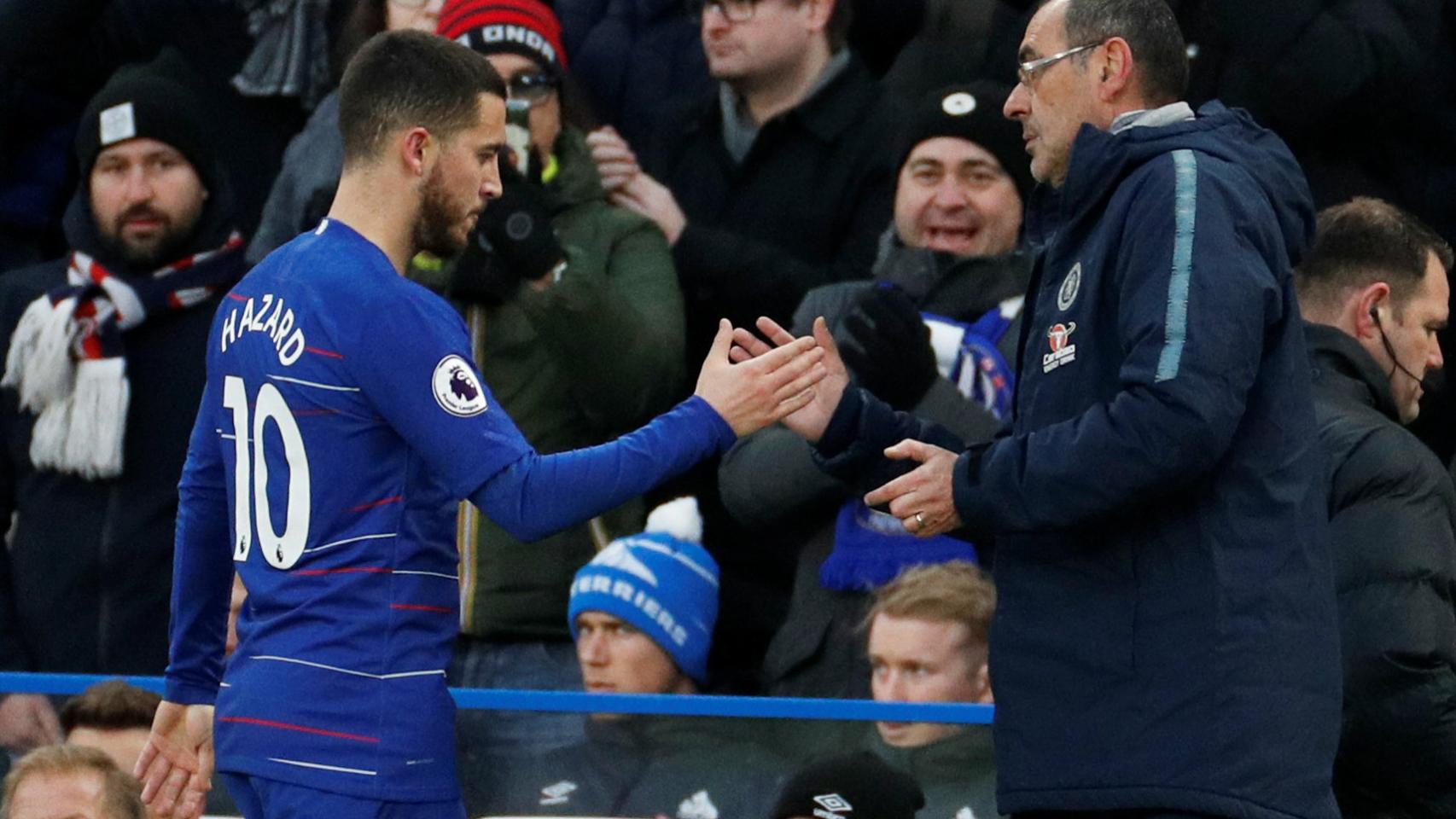 Hazard saluda a Sarri tras abandonar el campo